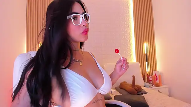 Snapshot of alyssa_vargas chatting on 13, 10, 2025 alyssa vargas online show from 13, 10, 2025