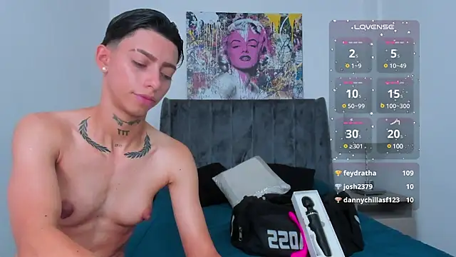 Snapshot of AmberAdams_ chatting on 4, 12, 2024 AmberAdams online show from 4, 12, 2024