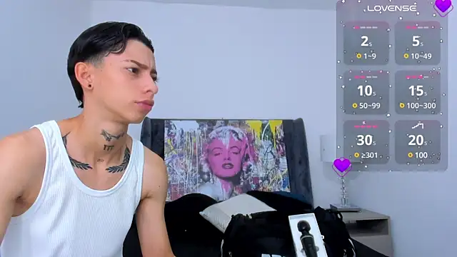 Snapshot of AmberAdams_ chatting on 18, 12, 2024 AmberAdams online show from 18, 12, 2024