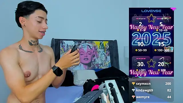 Snapshot of AmberAdams_ chatting on 4, 1, 2025 AmberAdams online show from 4, 1, 2025