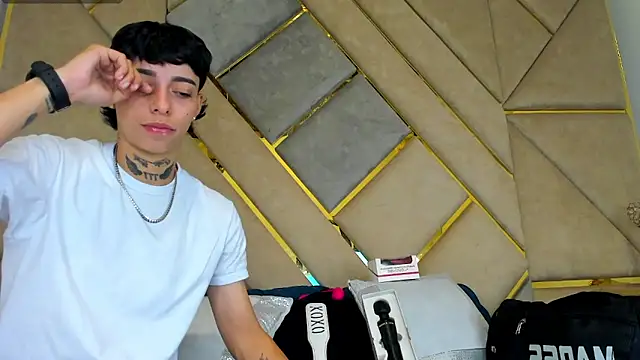 Snapshot of AmberAdams_ chatting on 19, 10, 2025 AmberAdams online show from 19, 10, 2025