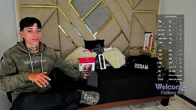 Snapshot of AmberAdams_ chatting on 14, 11, 2025 AmberAdams online show from 14, 11, 2025