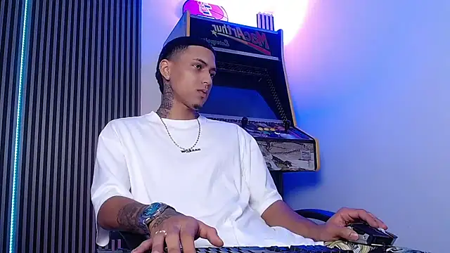 Liam lee online show from 4, 3, 2025