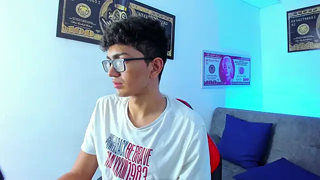 Snapshot of TylerWhite_ chatting on 1, 2, 2025 TylerWhite online show from 1, 2, 2025