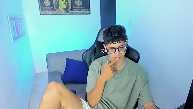 Snapshot of TylerWhite_ chatting on 8, 2, 2025 TylerWhite online show from 8, 2, 2025