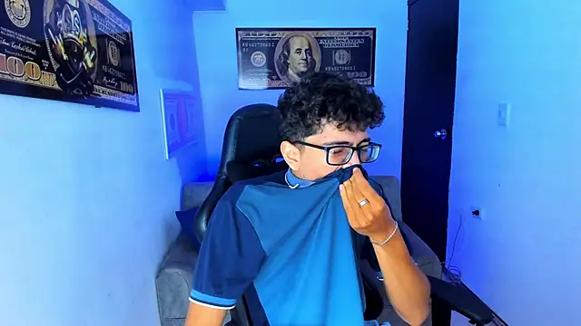 Snapshot of TylerWhite_ chatting on 4, 3, 2025 TylerWhite online show from 4, 3, 2025