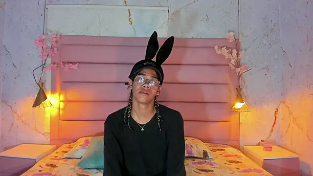 Maxim-Walker online show from 28, 10, 2025