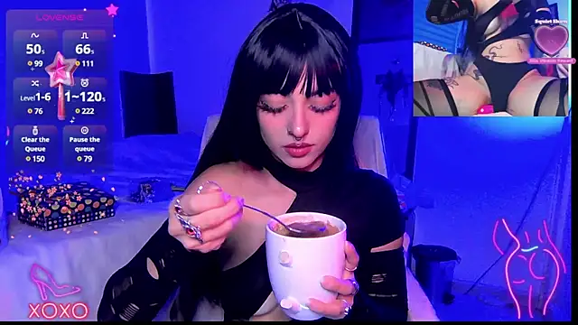 Snapshot of HollyDominic chatting on 7, 12, 2024 HollyDominic online show from 7, 12, 2024