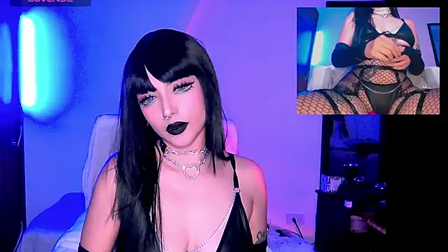 Snapshot of HollyDominic chatting on 28, 2, 2025 HollyDominic online show from 28, 2, 2025