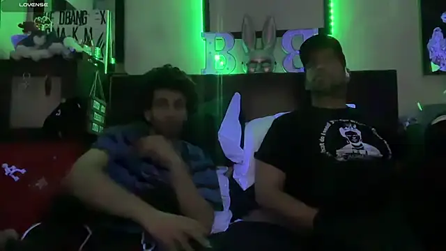 pantslesstraveler plt online show from 12, 11, 2025