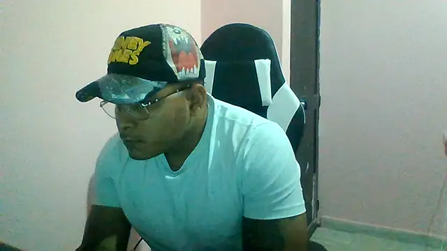 SaucyAffair0 online show from 11, 7, 2026