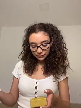 uniquerossie online show from 4, 12, 2025