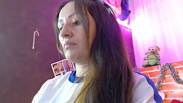 Snapshot of LuisaFernanda170823 chatting on 17, 12, 2025 LuisaFernanda170823 online show from 17, 12, 2025