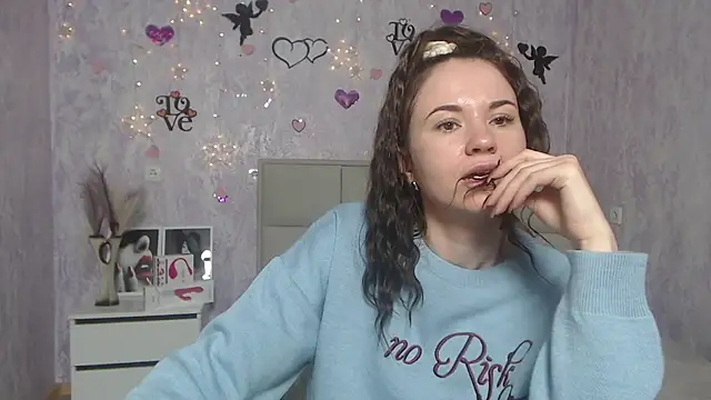 KaraCriegs online show from 6, 3, 2025