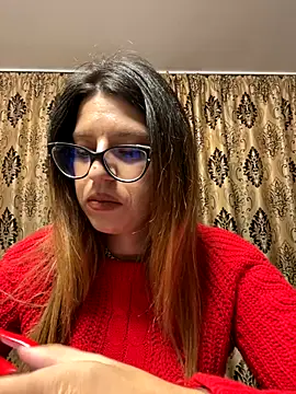 NadiraNoor online show from 5, 10, 2025