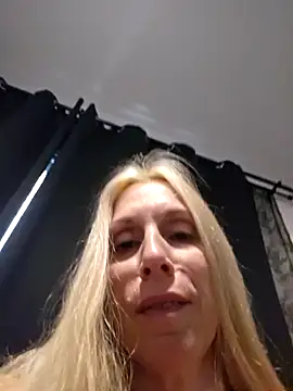 Snapshot of Ina_HotX chatting on 8, 12, 2024 Ina HotX online show from 8, 12, 2024