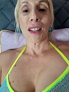 Snapshot of Ina_HotX chatting on 22, 9, 2025 Ina HotX online show from 22, 9, 2025