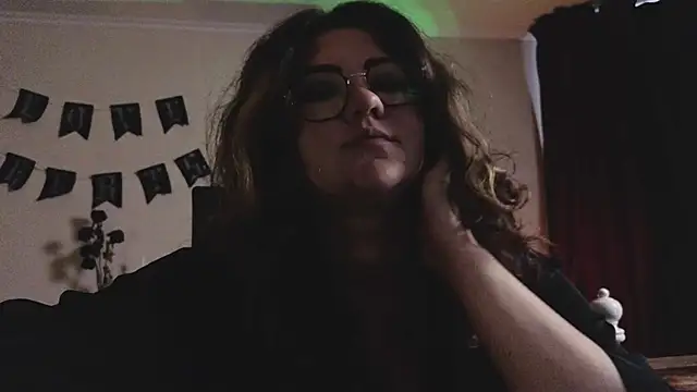 Laura Karamazov online show from 16, 2, 2026