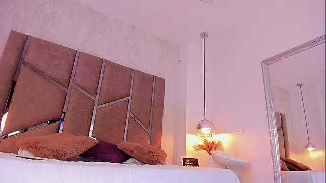 Martinaa Jones  online show from 8, 2, 2025