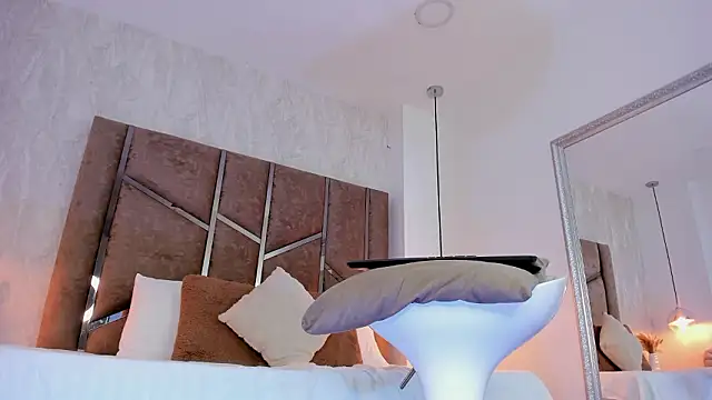 Martinaa Jones  online show from 15, 3, 2026