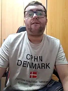 Snapshot of Javier_bear chatting on 12, 9, 2025 Javier bear online show from 12, 9, 2025