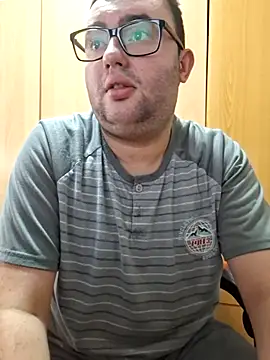 Snapshot of Javier_bear chatting on 9, 11, 2025 Javier bear online show from 9, 11, 2025