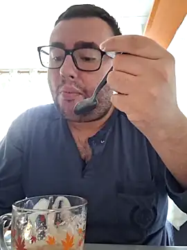 Snapshot of Javier_bear chatting on 15, 11, 2025 Javier bear online show from 15, 11, 2025