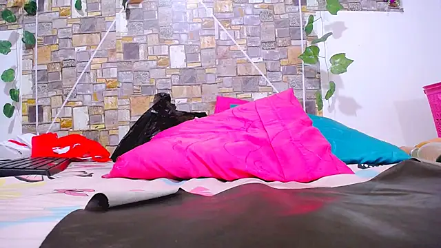 Snapshot of MaidenGame chatting on 31, 10, 2025 MaidenGame online show from 31, 10, 2025