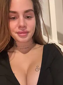 EmiliaCatalina online show from 17, 2, 2025