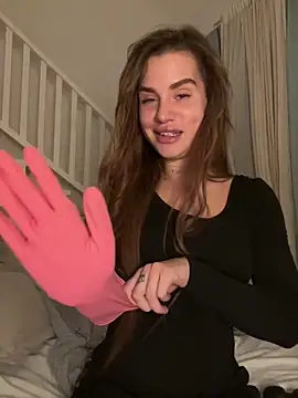 EmiliaCatalina online show from 8, 3, 2025