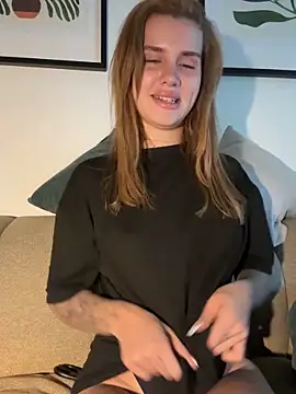 EmiliaCatalina online show from 8, 9, 2025