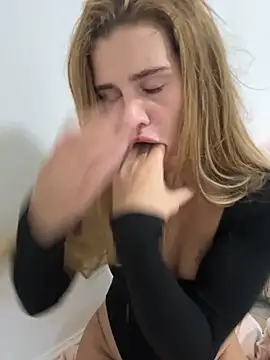 EmiliaCatalina online show from 7, 10, 2025