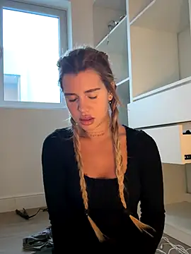 EmiliaCatalina online show from 6, 11, 2025