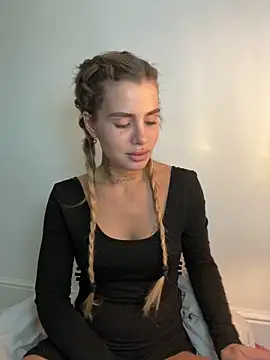 EmiliaCatalina online show from 16, 11, 2025