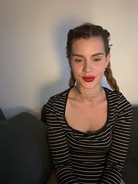 EmiliaCatalina online show from 15, 2, 2026