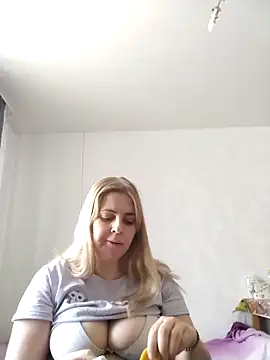 Lady nice cat online show from 1, 3, 2025