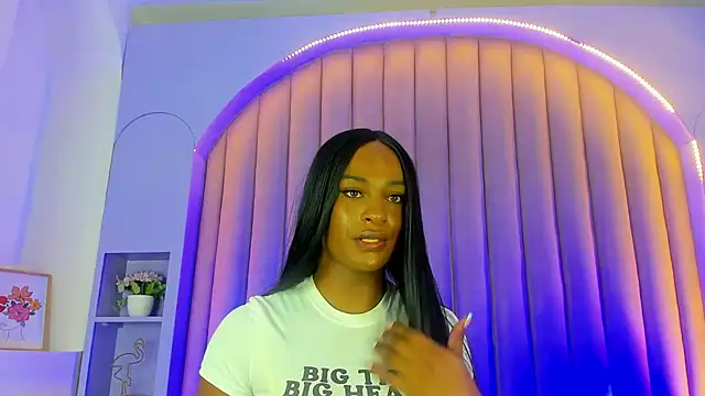 Snapshot of nahomi_campbell chatting on 3, 3, 2025 nahomi campbell online show from 3, 3, 2025