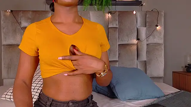 Snapshot of nahomi_campbell chatting on 2, 12, 2025 nahomi campbell online show from 2, 12, 2025