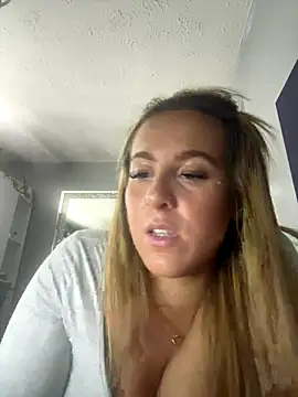 Snapshot of Miss_emilee chatting on 18, 9, 2025 Miss emilee online show from 18, 9, 2025