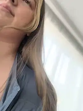 Snapshot of curvyflawless chatting on 10, 1, 2025 curvyflawless online show from 10, 1, 2025