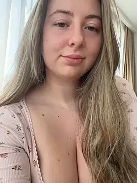 Snapshot of curvyflawless chatting on 11, 1, 2025 curvyflawless online show from 11, 1, 2025