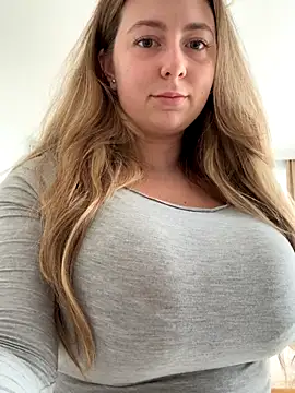 Snapshot of curvyflawless chatting on 14, 9, 2025 curvyflawless online show from 14, 9, 2025