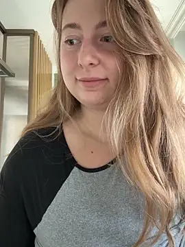 Snapshot of curvyflawless chatting on 11, 10, 2025 curvyflawless online show from 11, 10, 2025