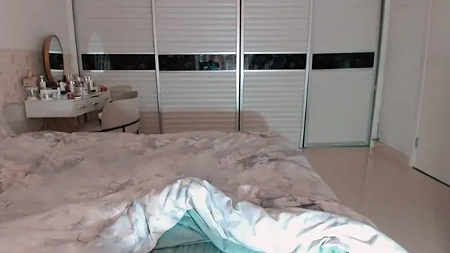 -Lucky Girl online show from 8, 11, 2025