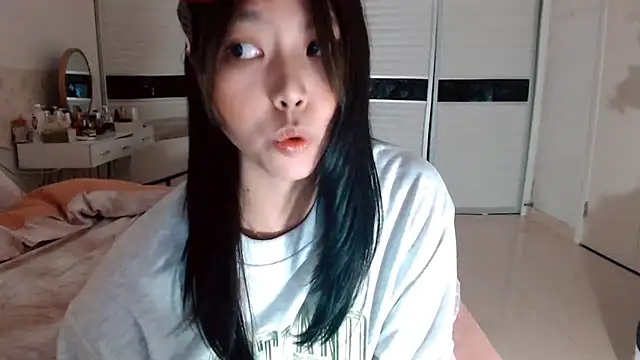 -Lucky Girl online show from 10, 11, 2025