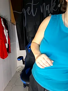 Snapshot of Jassiundich2 chatting on 4, 12, 2025 Jassiundich2 online show from 4, 12, 2025