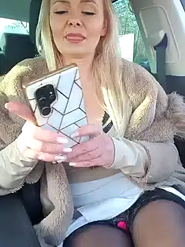 Snapshot of GjuliaX chatting on 9, 2, 2025 GjuliaX online show from 9, 2, 2025