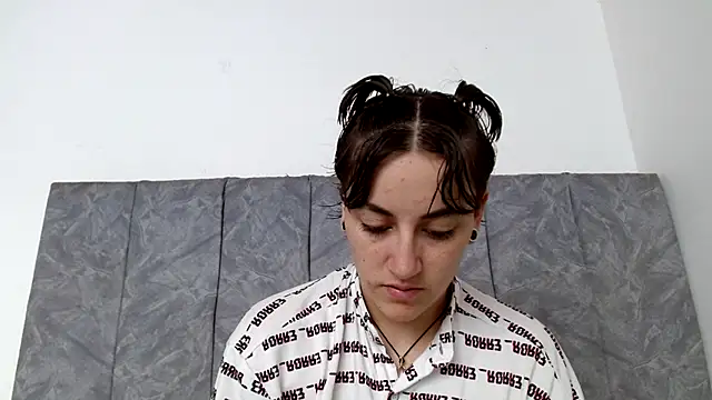 Snapshot of linda_33 chatting on 23, 10, 2025 linda 33 online show from 23, 10, 2025