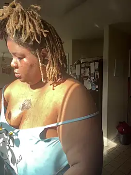 Snapshot of kweenxkarma chatting on 8, 9, 2025 kweenxkarma online show from 8, 9, 2025