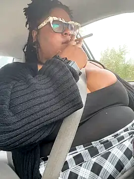 Snapshot of kweenxkarma chatting on 9, 9, 2025 kweenxkarma online show from 9, 9, 2025